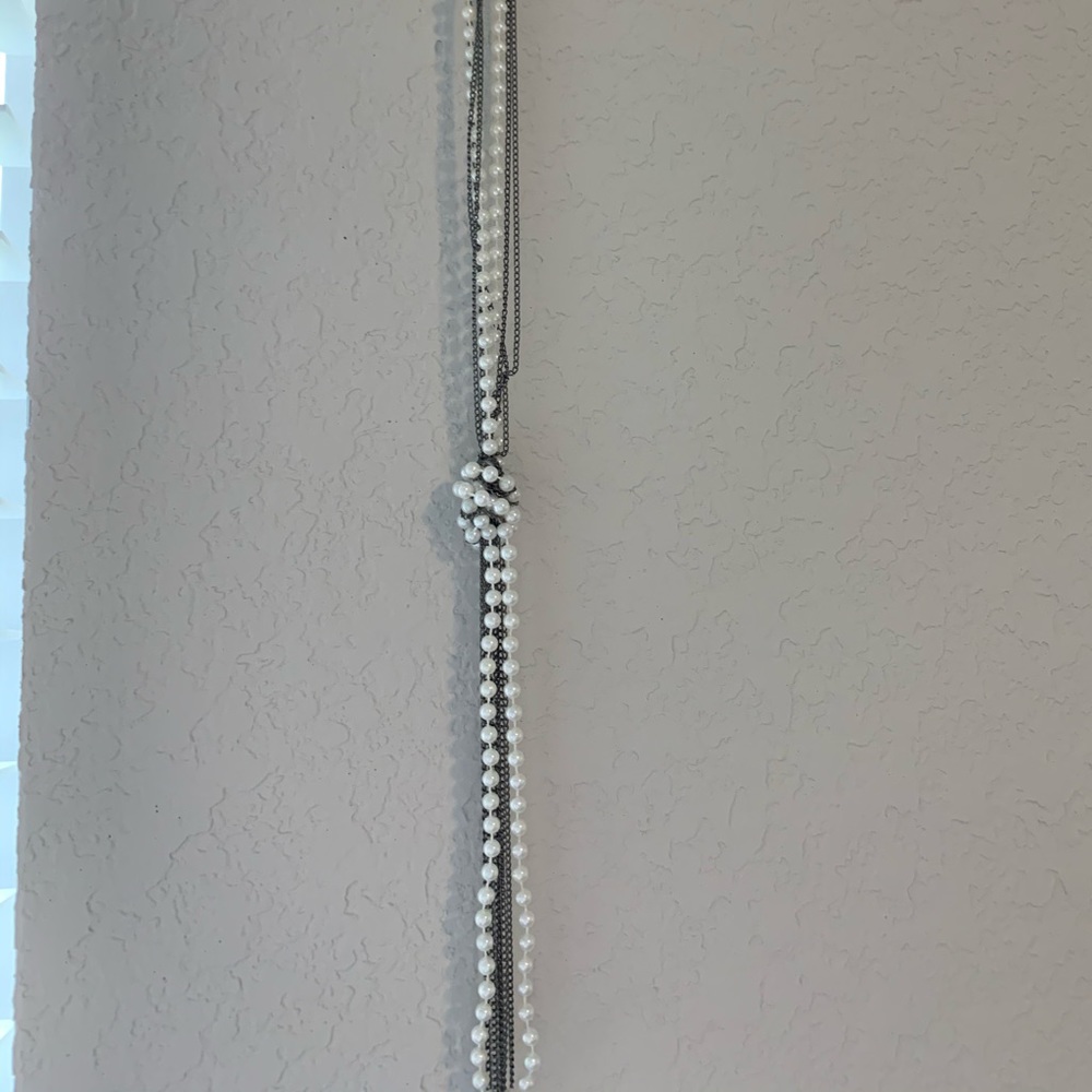 Pearl and chain necklace